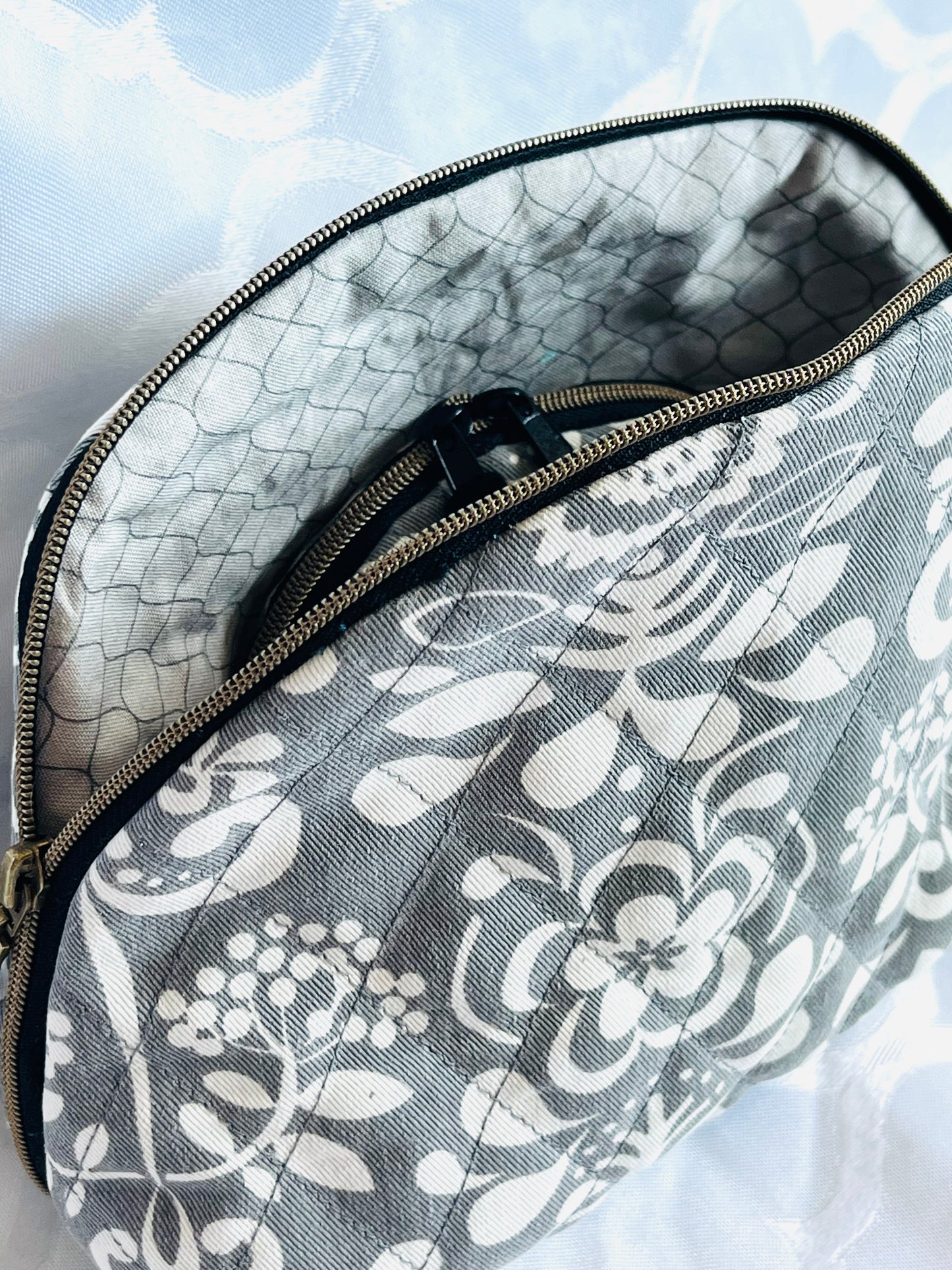 Grå Sminkepung str M.