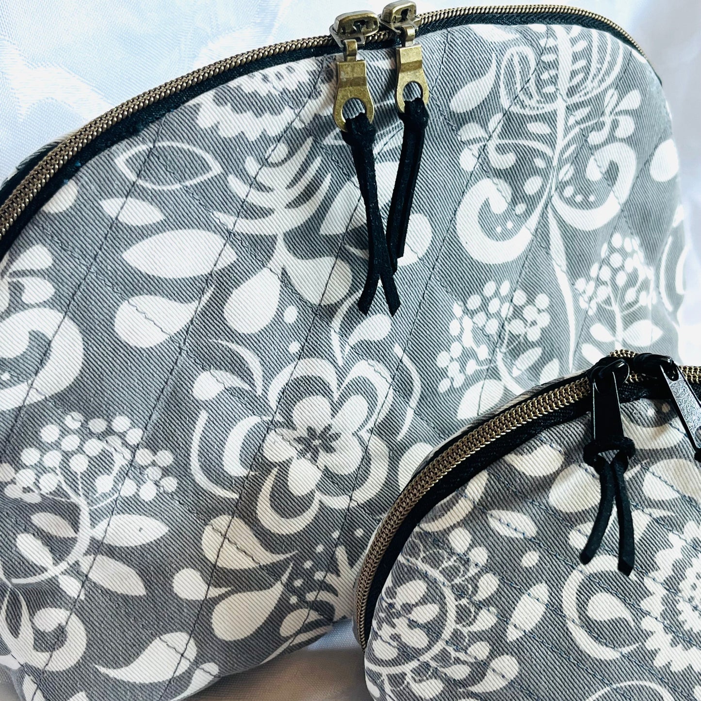 Grå sminkepung str S.